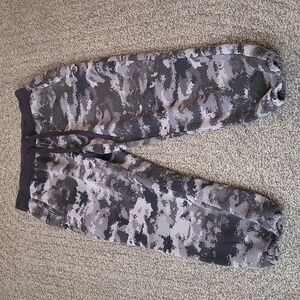 XERSION WOMENS CAMO JOGGER/BLACK AND GRAY. PETITE LARGE